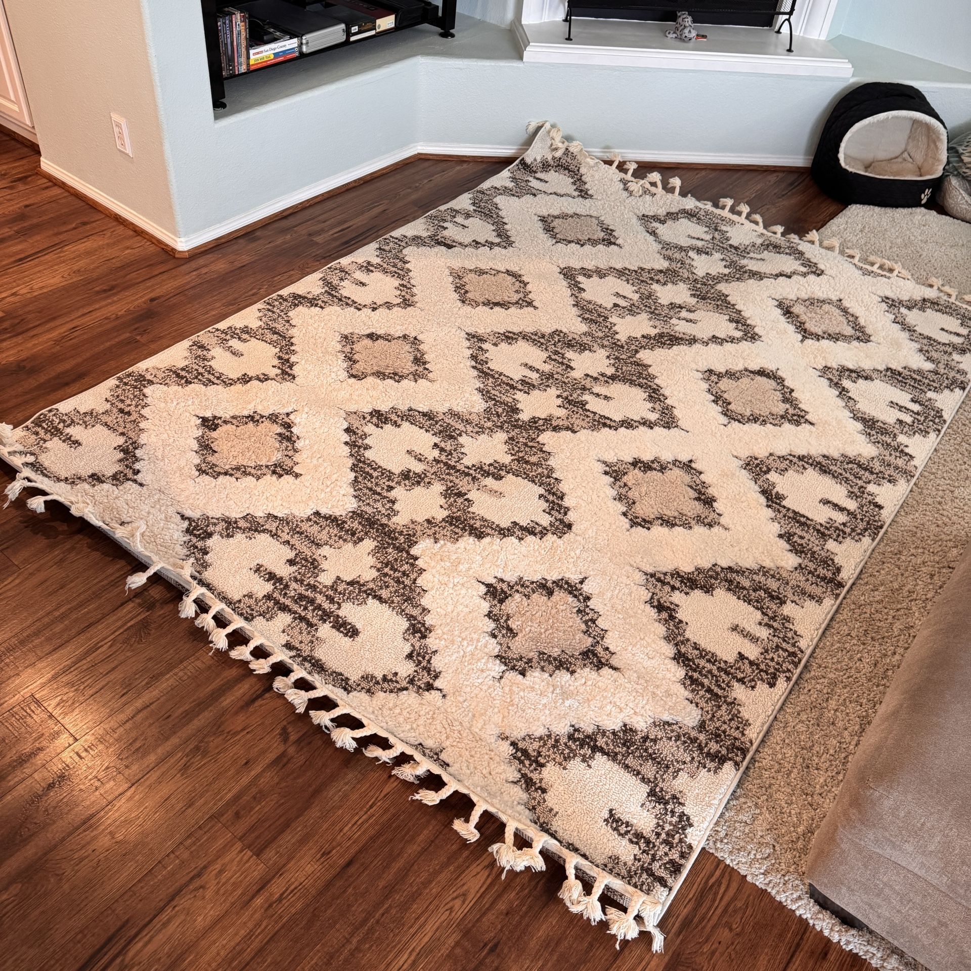Neutral Beige/Brown 6’7” x 9’ Area Rug
