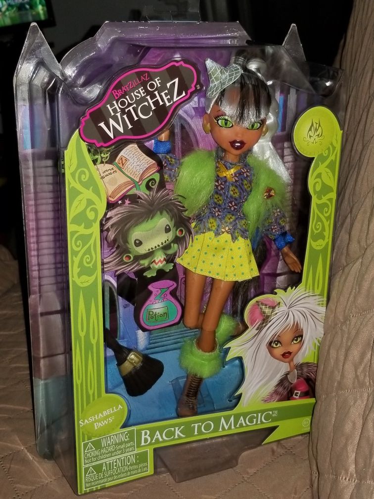Bratzillaz House of Witches Sashabella Back to Magic Doll w/Accessories Toy Collectible Gift