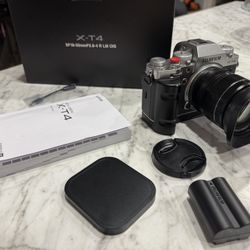 Fuji X-T4 Body and Lens Kit. Fujinon 18-55mm Lens