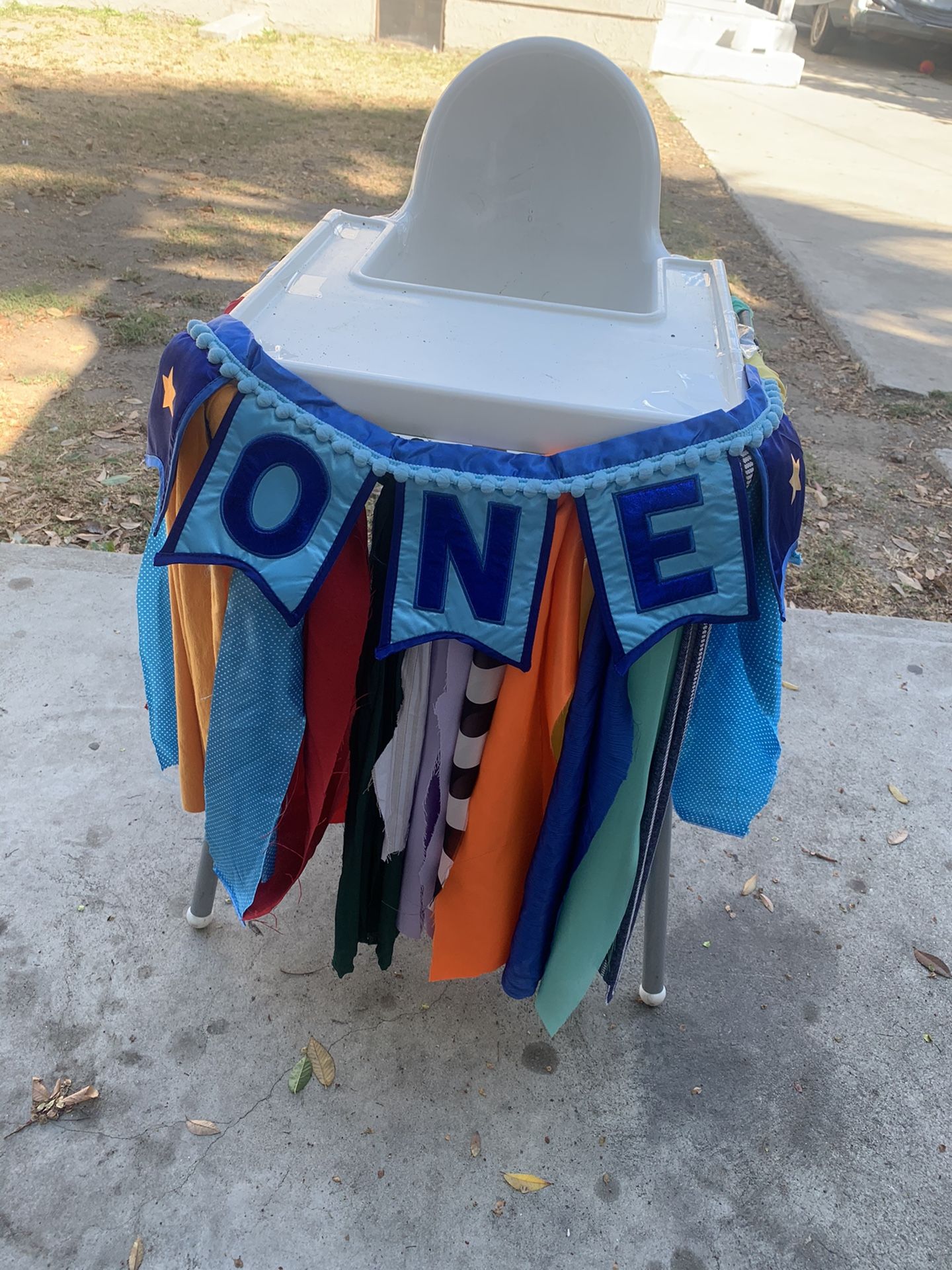 High chair and ONE banner, tie and 1 hat