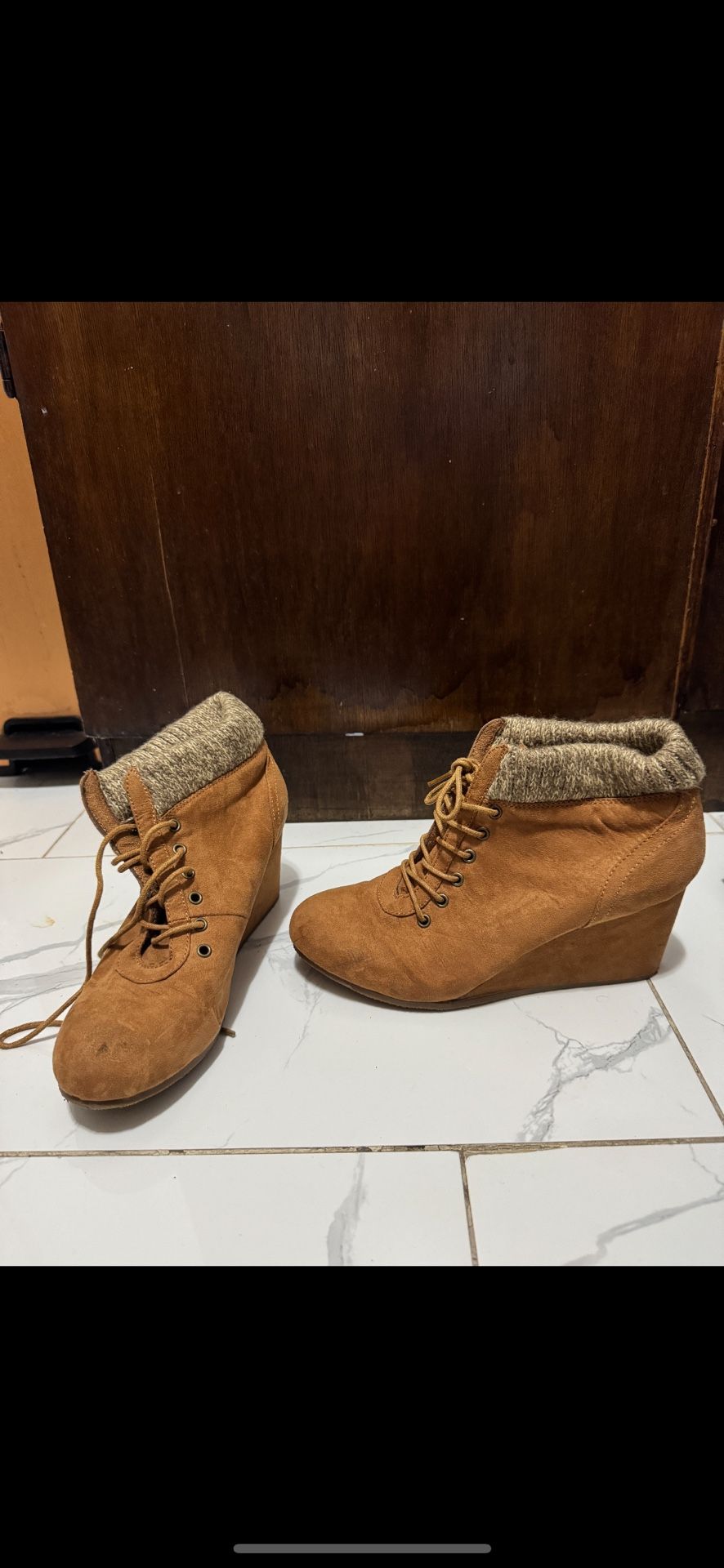 Title: Rouge Tan Wedge Ankle Boots - Size 8.5 Description: Stylish Rouge ankle boots in a tan suede finish with a cozy knit cuff at the ankle. Featu