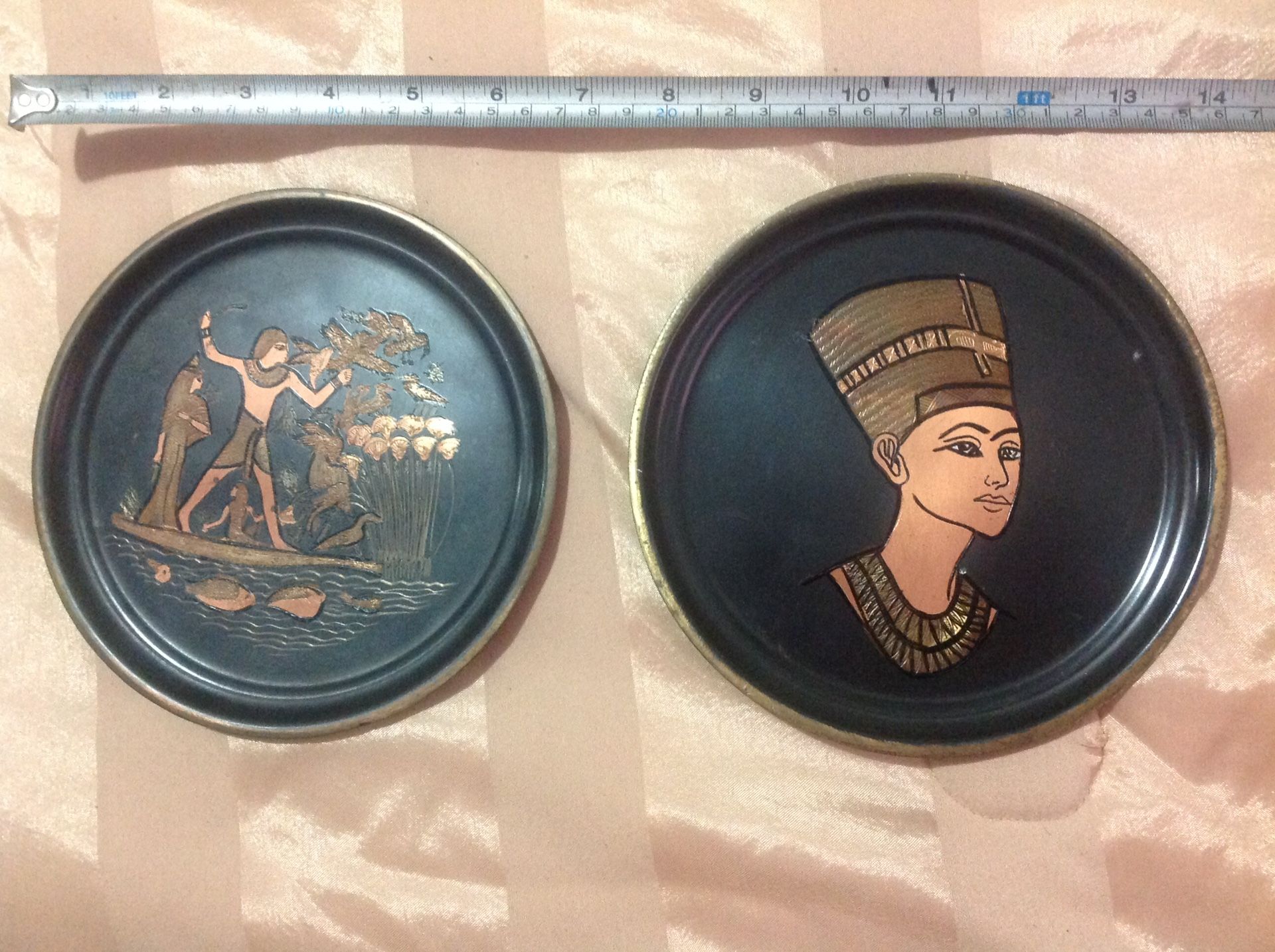 2 VINTAGE EGYPTIAN METALS WALL PLATES, IN GOOD CONDITION