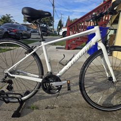 Specialized Vita Hybrid Bike Medium Size 
Great Condition Ready to Ride 