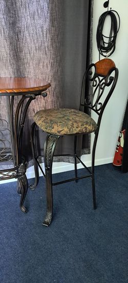 Barstool and Chairs