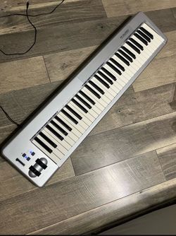 M AUDIO Keystation 61ES Semi-Weighted USB MIDI Controller Keyboard Clean