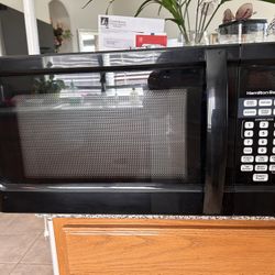 Hamilton Beach Microwave Oven 1,000 Watt.
