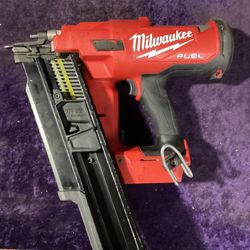 🧰🛠Milwaukee M18 FUEL 3-1/2” 21-Degree Brushless Framing Nailer(Tool-Only)-$215!🧰🛠
