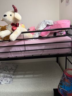 Cama litera en venta con los dos colchones