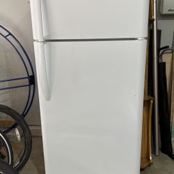 Frigidaire Refrigerator 