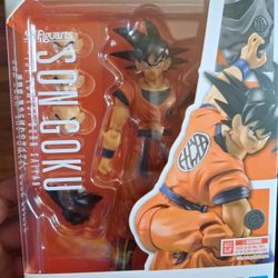 SON GOKU THE LOWEST BORN SAIYAN S.H.Figuarts DRAGONBALL Z