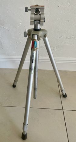 VINTAGE DAVIS AND SANFORD REDI-TILT PROFESSIONAL ALUMINUM TRIPOD