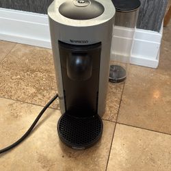 De'Longhi Nespresso Vertuo Plus Coffee and Espresso Maker by De'Longhi, Grey