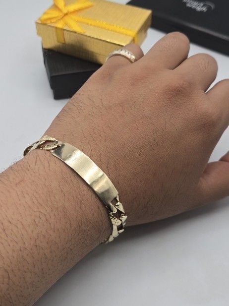 14kt Gold Name Plate Bracelet Esclava ID de Oro 14kt