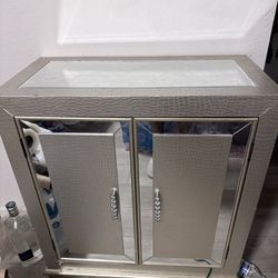 Dresser / Night Stand 