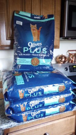 4 Bags of 9Lives Cat Food