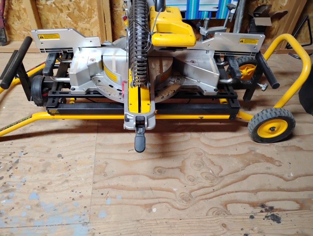 12" DeWalt Compound Miter Saw