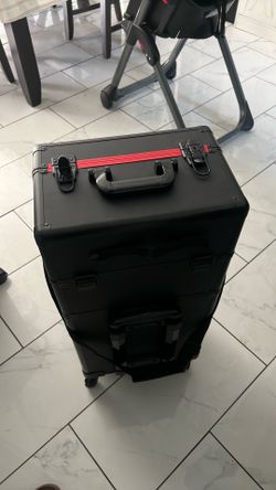 Transformable makeup trolley case: 4-in-1 makeup case.
