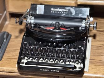 Remington noiseless model seven Typewriter