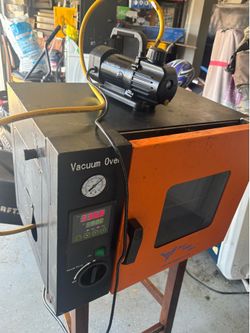 Vacuum oven