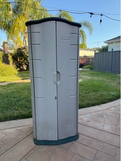 Outdoor Rubbermaid storage shed
