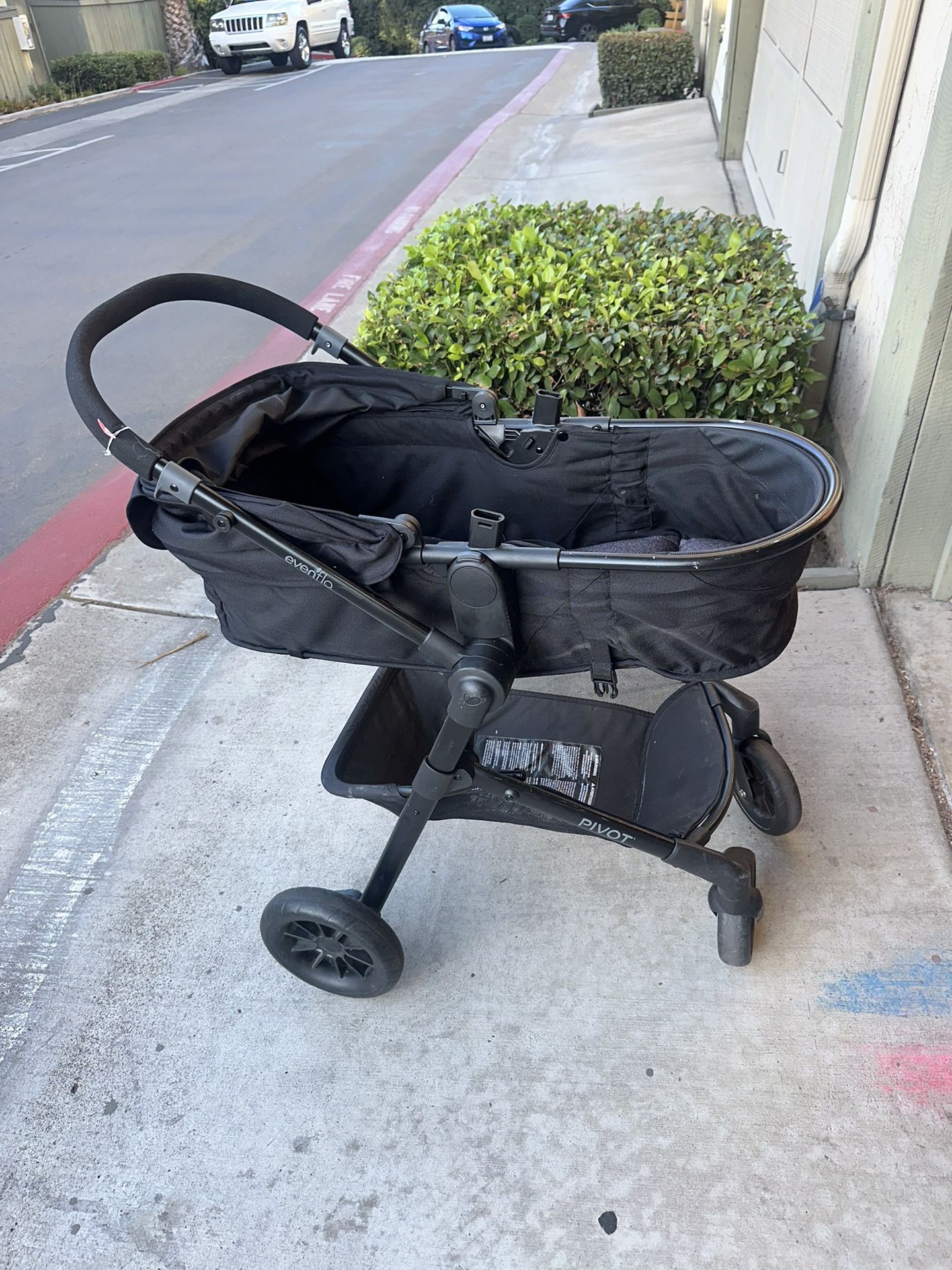 EvenFlo Bassinet / Stroller