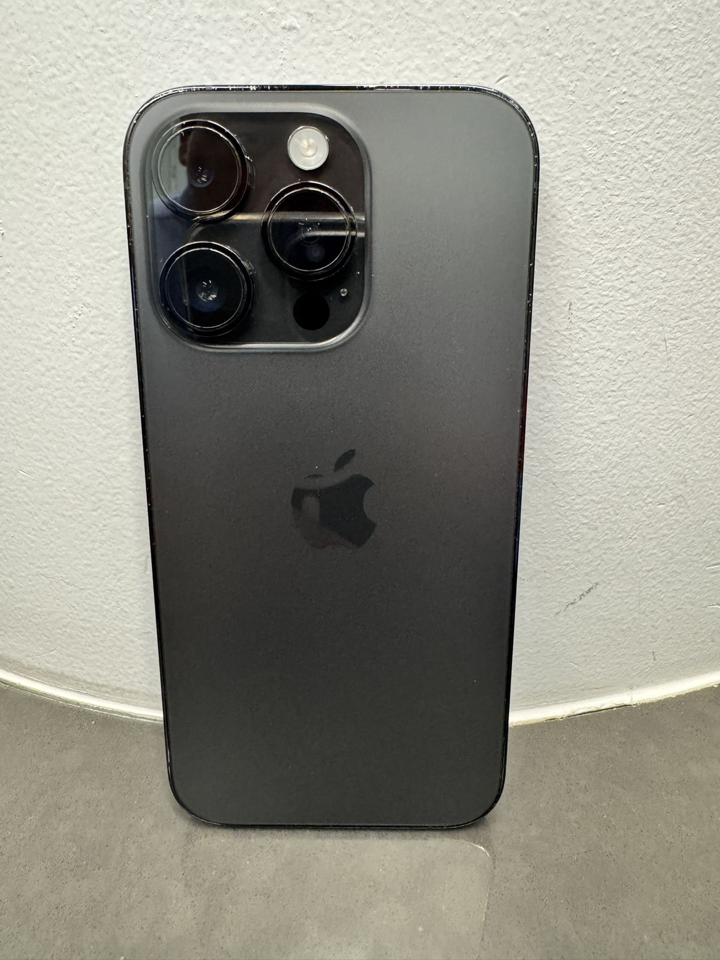 iPhone 14 Pro 128 GB,  Pristine   Condition! UNLOCKED use any carrier. Hablo Espanol. 