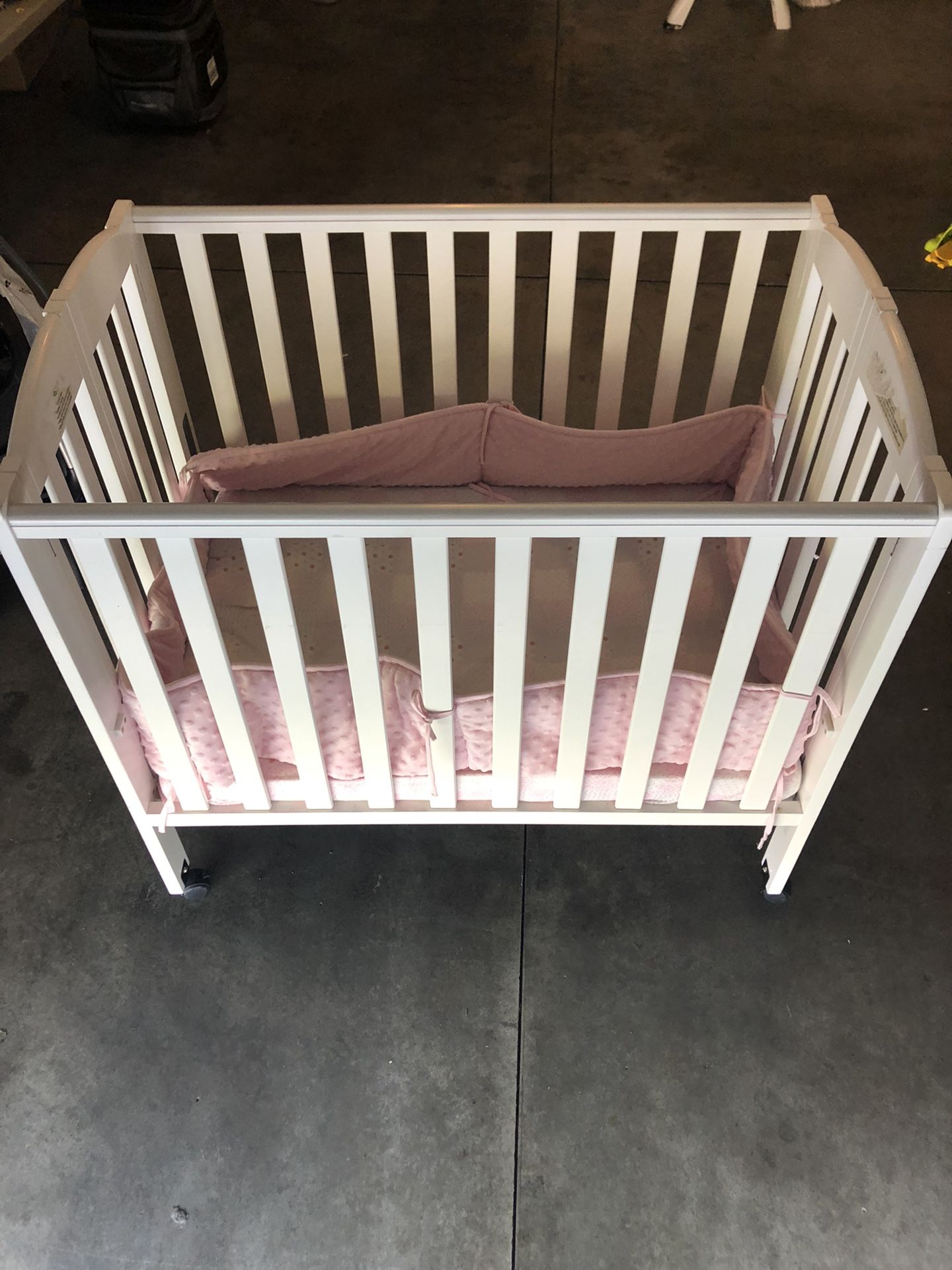 Dream On Me 2 In 1 Portable Mini Crib   