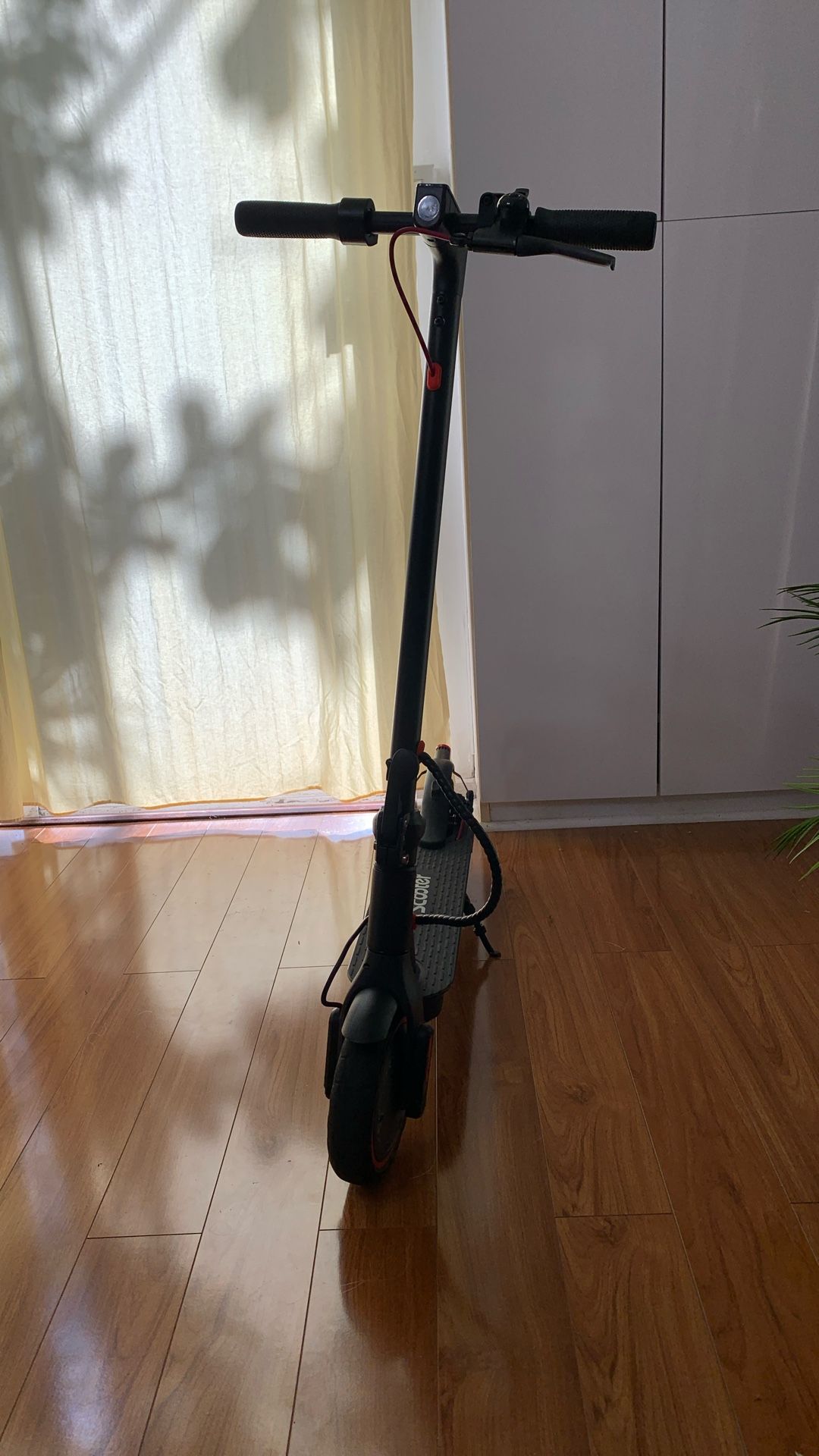 Electric Scooter (FOR PARTS)