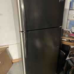 Frigidaire Top Freezer Fridge 
