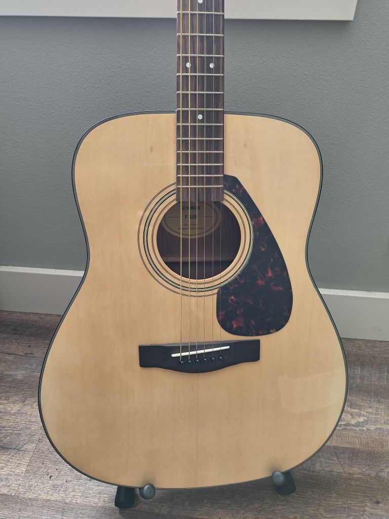 Yamaha F335 Acoustic Guitar