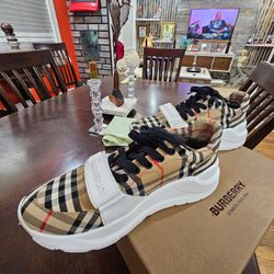 Men Burberry  tennis shoes