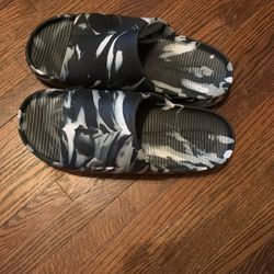 Sz 12 Nike slides