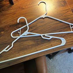 Hangers-white Plastic 