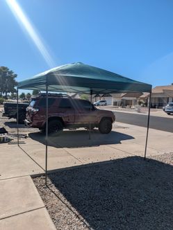 10x10 pop-up canopy green top.