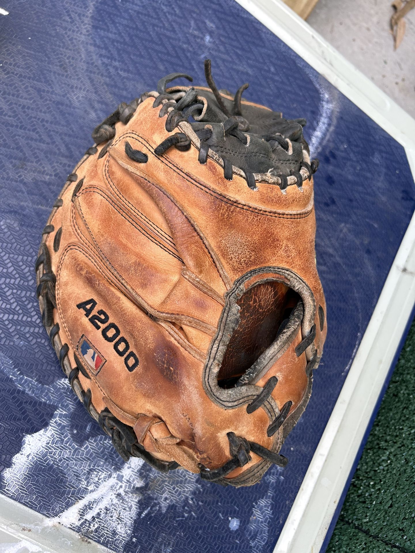 Wilson A2000 Catchers Mitt Pro Stock A2403 Pudge 32 1/2" Pro Toe