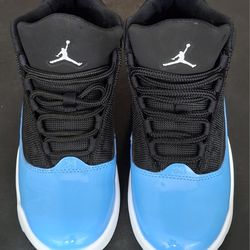 Jordan Max Aura 2 GS 'Black University Blue'. These are a 5Y shoe size (Youth/Grade School) new for $50 FIRM.