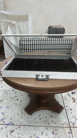 Show case for jewelry