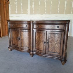 Buffet Classic Cute Buffet
$440 FIRM