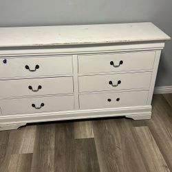 Free Dresser with Mirror 