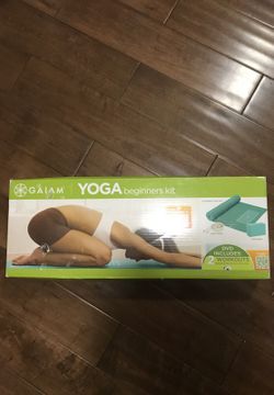 GAIAM YOGA KIT NEW