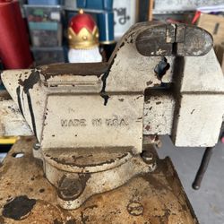 Columbian D45 M4 Bench Vice With Stand