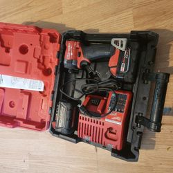 M18 Fuel Drill Impact Milwaukee 2 Bateries, Case And Charger 