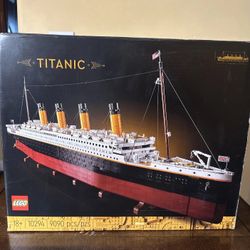 Icons   titanic Building Kit  (toy)