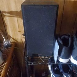 TWO KLIPSCH SHELFS SPEAKERS 