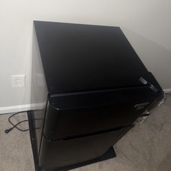 Mini Fridge/freezer