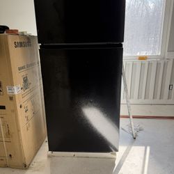 Refrigerator 