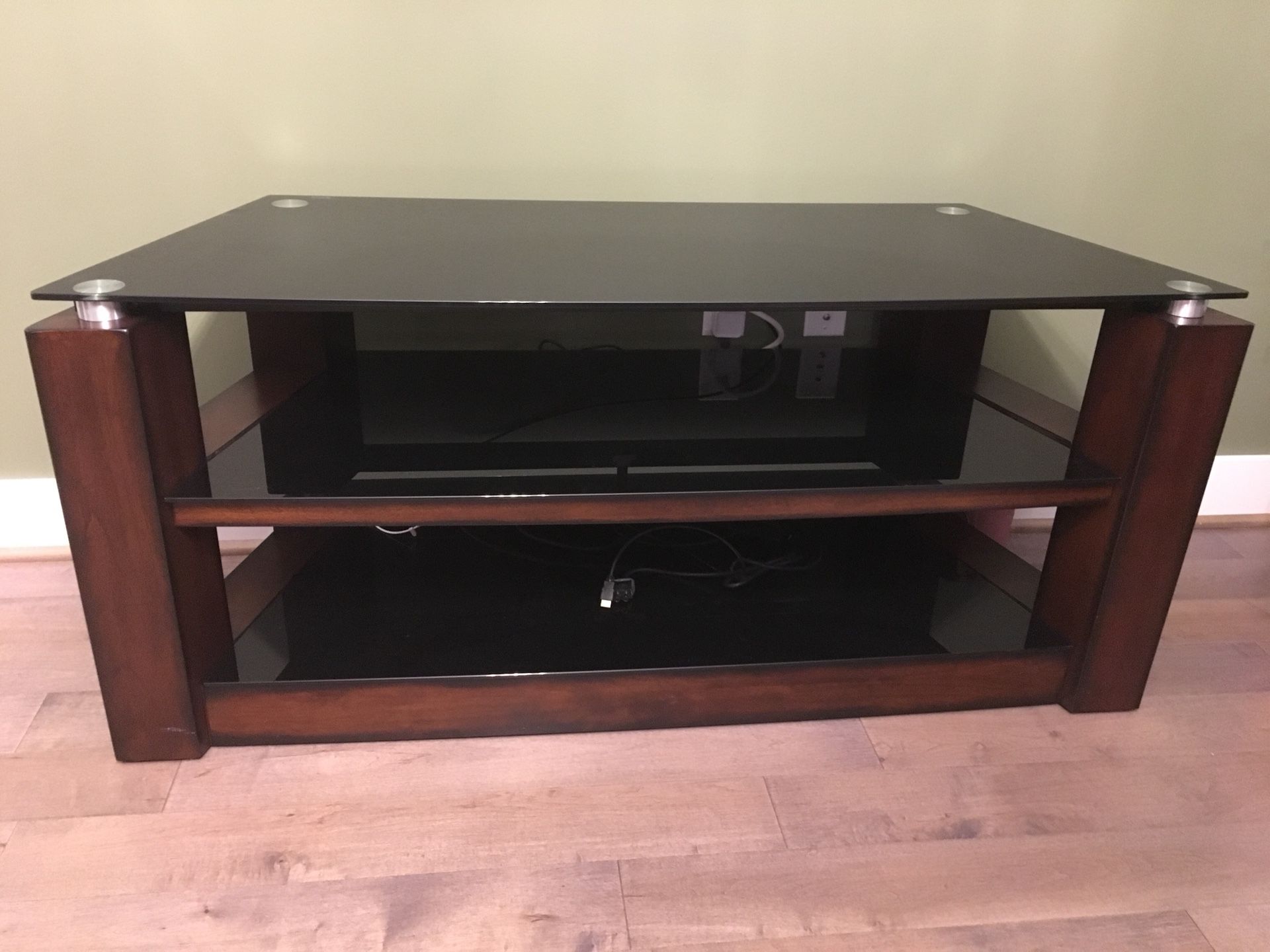 Entertainment console / TV stand