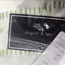 New queen sheet set,asking $23.00  pick up only serious buyers please Madera CA 