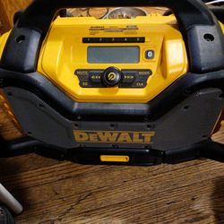 DeWalt DCR025 Bluetooth Radio Charger  DCR025