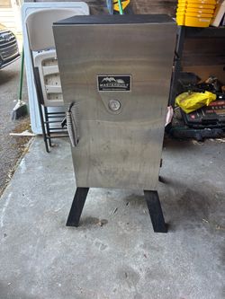 Master build electric smoker